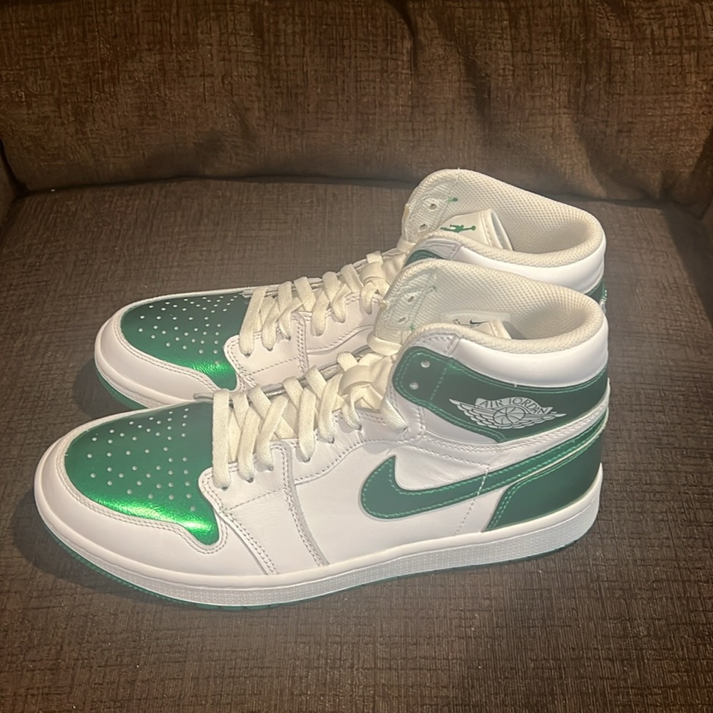 Air Jordan 1 High Golf White and Metallic Green Sneaker - Picture 5 of 11